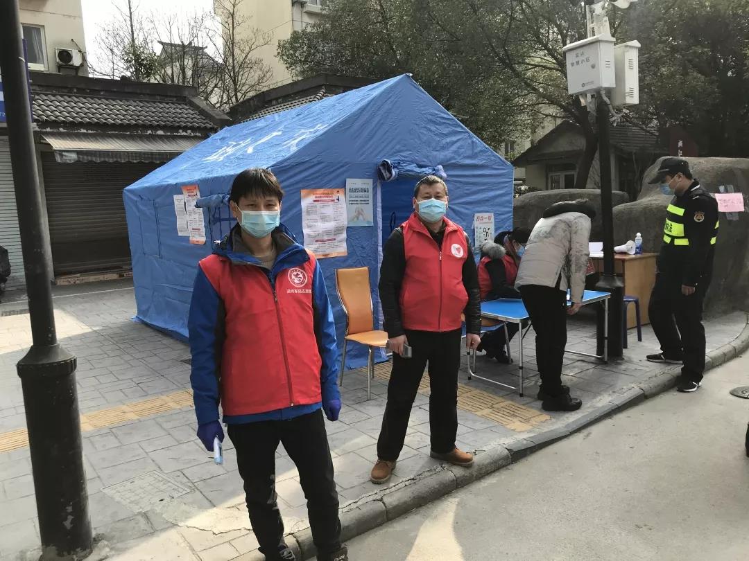 奮戰(zhàn)抗“疫”筑防線，城建集團志愿者在行動